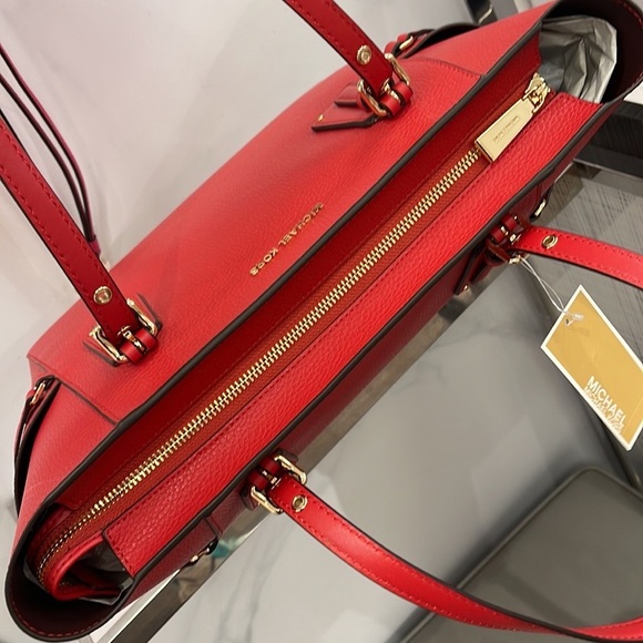 MICHAEL KORS VOYAGER FLAME EAST WEST TOTE LEATHER
30H1GV6T8L NWT - Picture 7 of 16